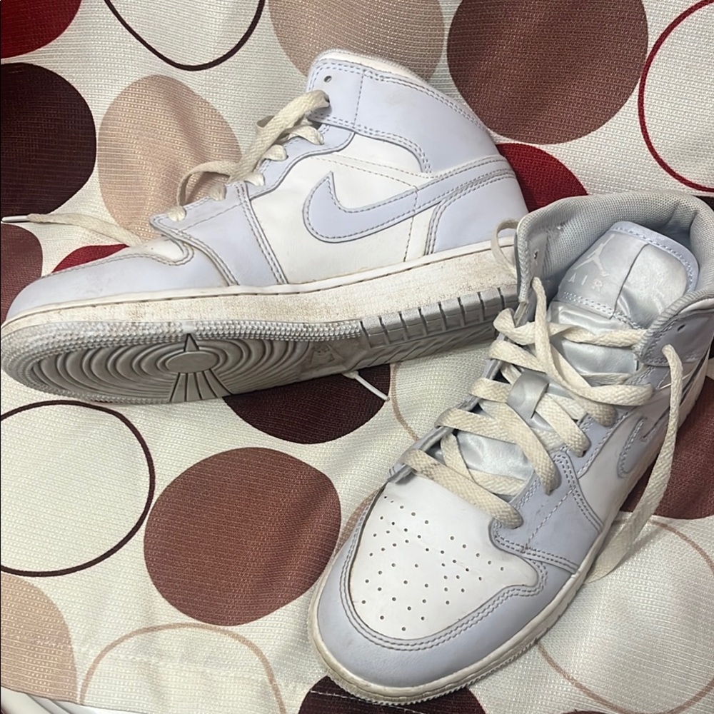 Air Jordan 1 Mid Big Kids' Shoes